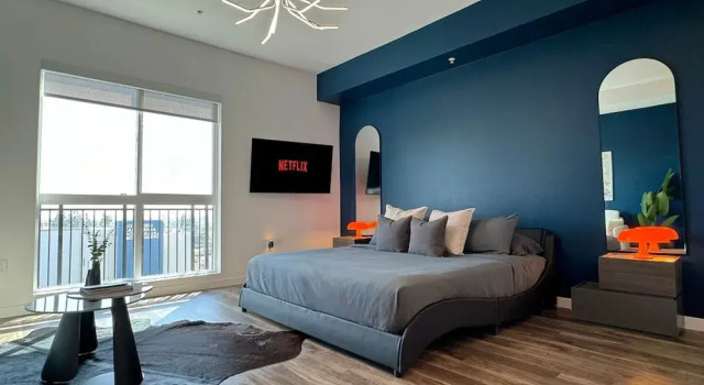 Contemporary Mid-hollywood Home Dtla View Parking