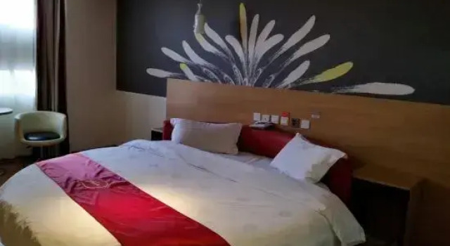 Huoshan Quanzhu Shangpin Hotel, Prenota Hotel Hotel a Anhui con parcheggio, Parcheggio