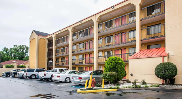 Econo Lodge Inn & Suites Memphis East