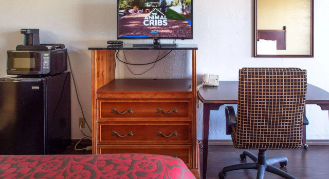 Doppel Suite Days Inn by Wyndham Clinton