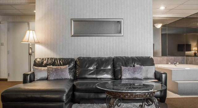 Quality Hotel & Suites, Varaa Hotelli  