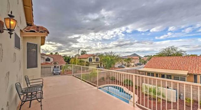Коттедж с 4 комнатами с балконом Hot Tub & Pool: Stunning Goodyear Home Near Lakes