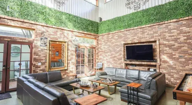 Кровать в общем номере Bamboo Loft 6BR