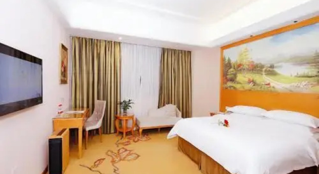 Vienna Hotel Shenzhen Longgang Ainan Road, Rezerwuj Hotel Hotele w Shenzhen z parkingiem, Parking