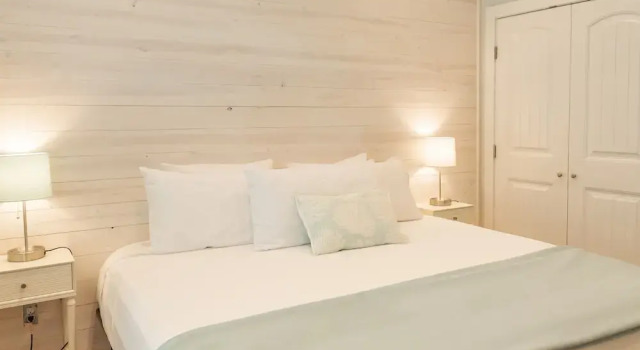 Turquoise Treehouse 2 Bedroom Home