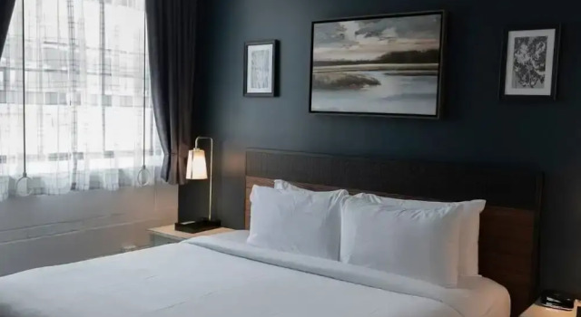 Люкс Premier The Confluence Hotel