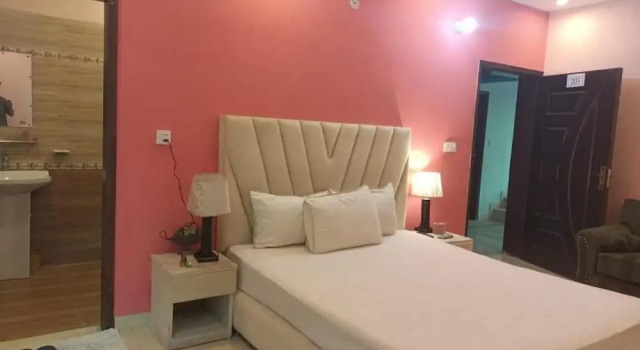 Hotel Versa Apartment and Lodges Lahore