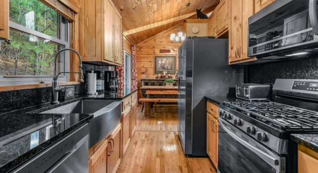 Tennessee Risky 3 Bedroom Cabin