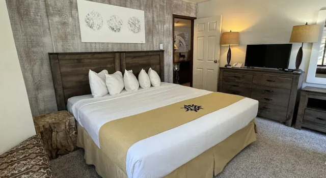 Beautiful Renovated 3br In Keystone 3 Bedroom Condo