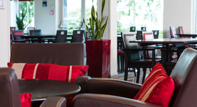 Holiday Inn Express Leeds City Centre by IHG, Забронировать Отель Лидс Западный Йоркшир, рядом с Кинотеатр Hyde Park Picture House