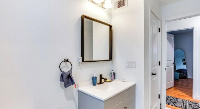 Modern Elizabeth Apartment ~ 1 Mi to Train Station, Varaa Huoneisto Elizabeth 