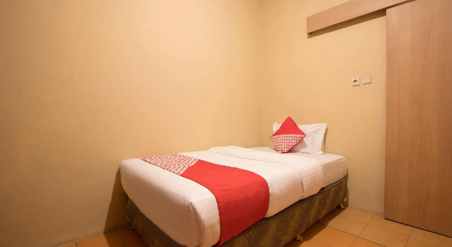 Camera Standard OYO 298 Gemilang Guesthouse