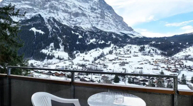 Трёхместный номер Standard с балконом Jungfrau Lodge, Annex Crystal