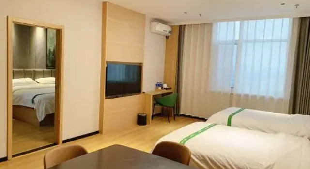 Семейный люкс Superior GreenTree Inn Hebei Province Langfang City Shengfang Town Furniture South City South Business Hotel