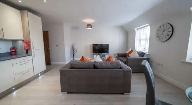 Helios Court Penthouse Serviced Apartment by Ferndale, Забронировать Апартаменты/квартира Мейденхед Беркшир, рядом с Ресторан "Фэт Дак"