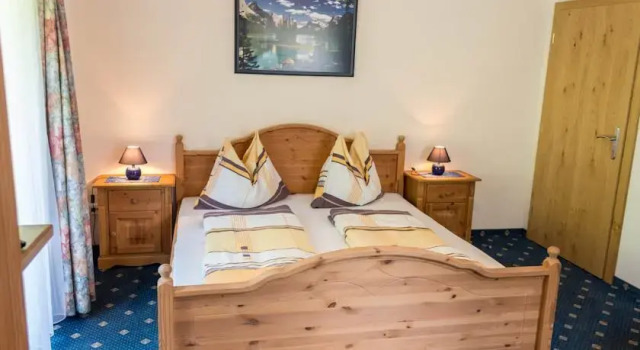 Pension Schweizerhof, Rezerwuj Hotel Hotele w Tyrol z parkingiem, Parking