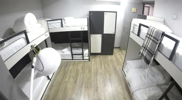 Кровать в общем номере Quartier Bilbao Hostel Casco Viejo