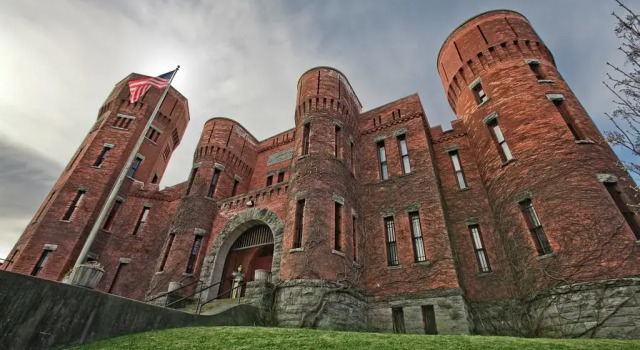 Amsterdam Castle NY, Забронировать Отель Амстердам штат Нью-Йорк