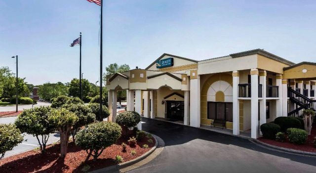 Номер Standard Quality Inn & Suites Mooresville-Lake Norman