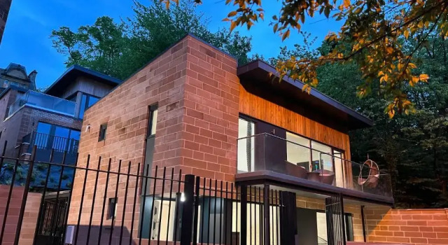 DESIGNER HOUSE - University of Glasgow / Central Glasgow 'Hillhead' West End G12 - Luxurious & Contemporary Detached House / Terrace / Garden / 'electric car charging' Garage Parking, Забронировать Отель Отели Glasgow & The Clyde Valley с парковкой, Парковка