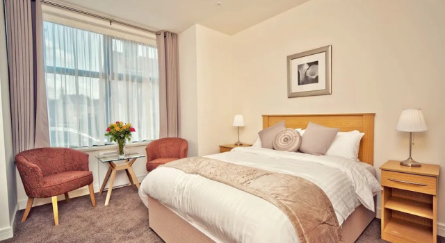 Номер Executive The Burlington Hotel