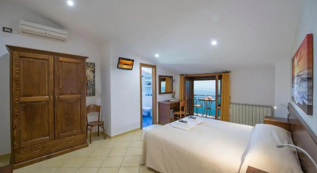 Двухместный номер Standard с балконом и с видом на море B&B Il Nespolo