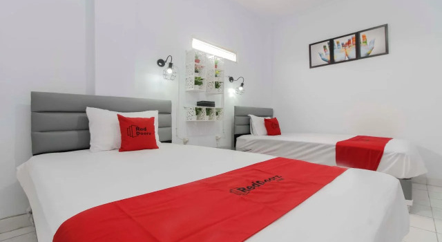 RedDoorz Plus near Budi Luhur University Jakarta, Prenota Hotel Hotel a Tangerang con parcheggio, Parcheggio