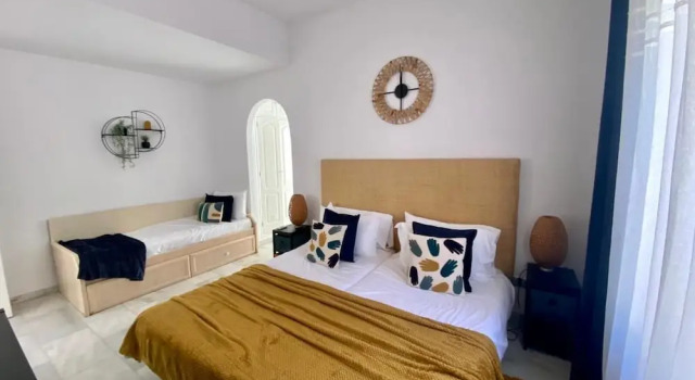 Large Group Puerto Banus 10 Rooms Pool, Забронировать Вилла Бизнес-отели Марбелья, 4* 5*