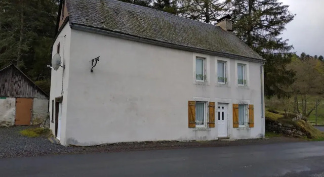 House With 4 Bedrooms in Saint-gènes-champespe, With Wonderful Lake Vi, Prenota Casa vacanze Hotel a Alvernia con parcheggio, Parcheggio