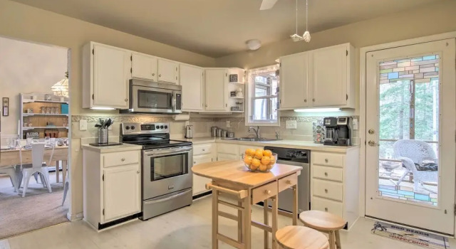 Коттедж Pool Access, Deck & Grill: Ocean Pines Getaway