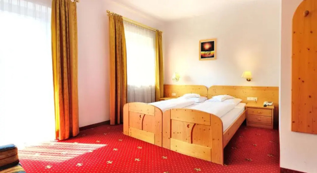 Hotel Dolomiten, Забронировать Отель Доббиако Hochpustertal Valley, рядом с Бугельный подъёмник Риенц (нижняя станция)