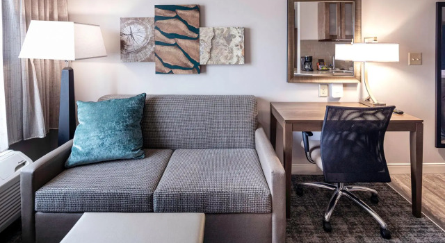Четырёхместный люкс Staybridge Suites Montgomery - Downtown by IHG