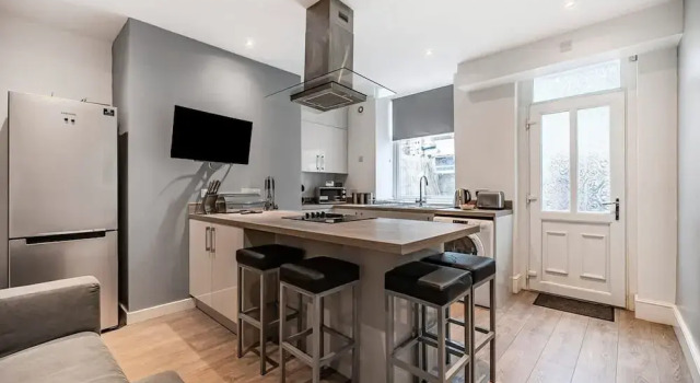 Modern Affordable Home - Contractors Leisure