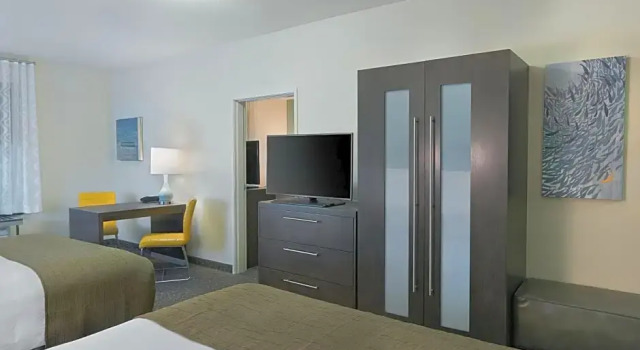 Шестиместный семейный люкс Oxford Suites Bellingham
