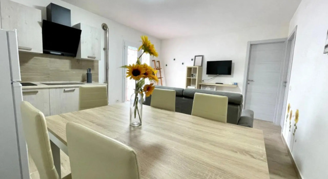 Milly at Casa Mirto, immersed in the green and blue of the Bay of Morcone, at the foot of the villag-MILLY DEL MIRTO, Book Hotel Capoliveri Elba
