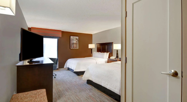 Четырёхместный номер Standard Hampton Inn & Suites Alexandria Old Town Area South