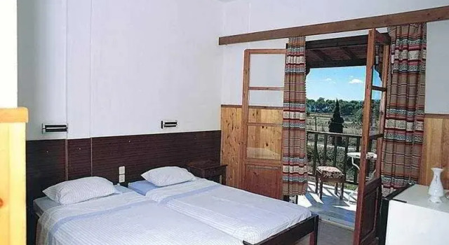 Zeus, Prenota Hotel Koukounaries Skiathos