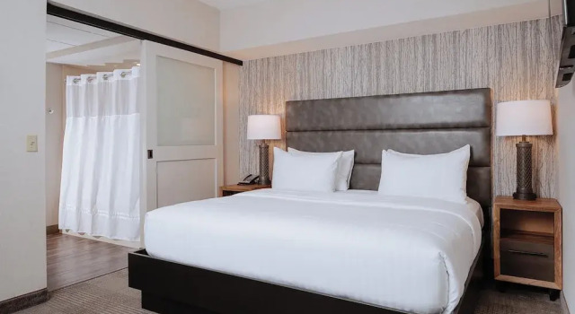 Двухместный номер Deluxe с видом на внутренний двор Cherry Valley Hotel