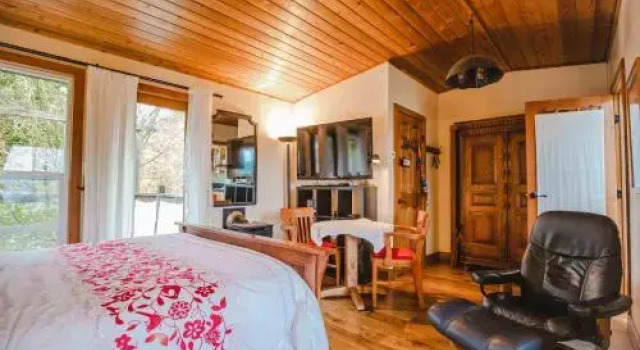 Morningside Garden Suite, Rezervasyon Otel Ganges Salt Spring Island