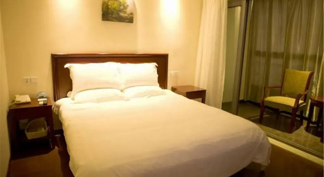 Двухместный номер Deluxe GreenTree Inn Suzhou Taiping Town High-speed North Station Express Hotel