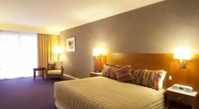 Двухместный люкс Century Inn
