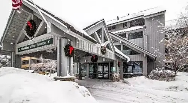 Village of Loon Mountain - VI, Varaa Hotelli Hotellit New England uima-altaalla, Uima-allas