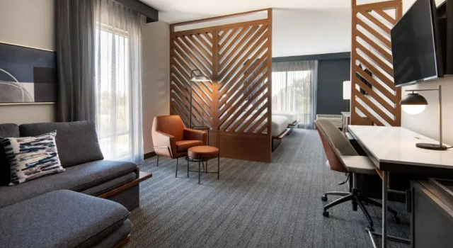Четырёхместный люкс Executive Courtyard by Marriott Fresno Clovis