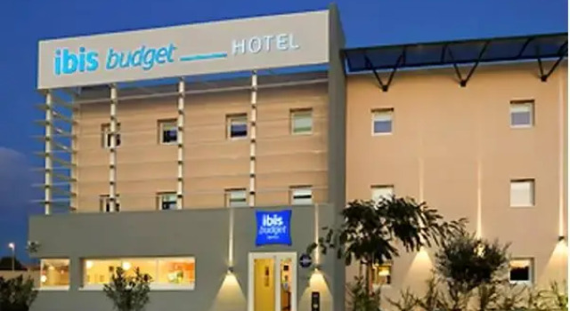 Кровать в общем номере ibis budget Istres Trigance