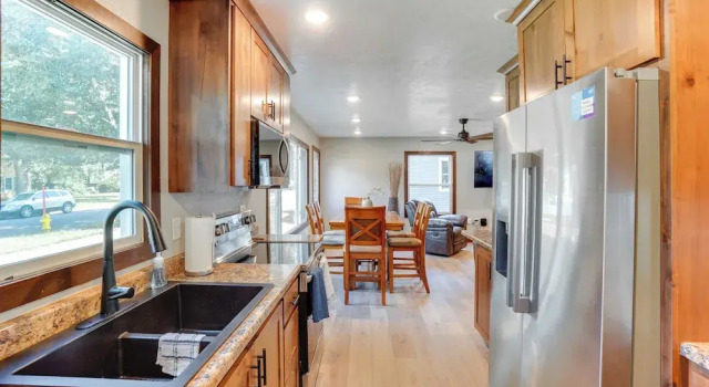 Sioux Falls Home Near Downtown: 2 Living Areas!, Брондау Демалыс үйі Су-Фолс South Dakota