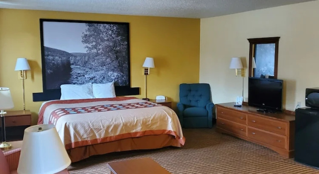 Двухместный люкс Super 8 by Wyndham La Vale/Cumberland Area