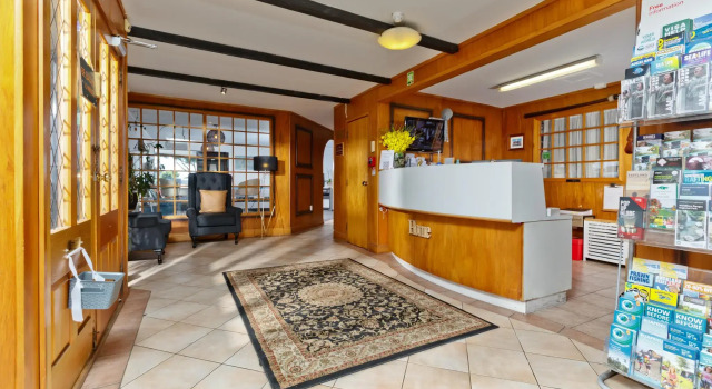Oakwood Manor Motor Lodge