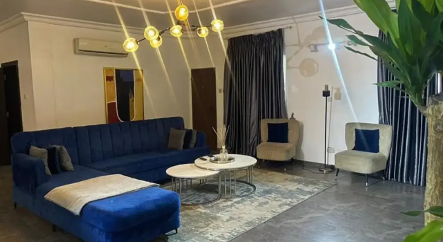 Charming and Spacious 3 Bed in Lekki Phase1, Prenota Appartamento Hotel a Eti-Osa con parcheggio, Parcheggio