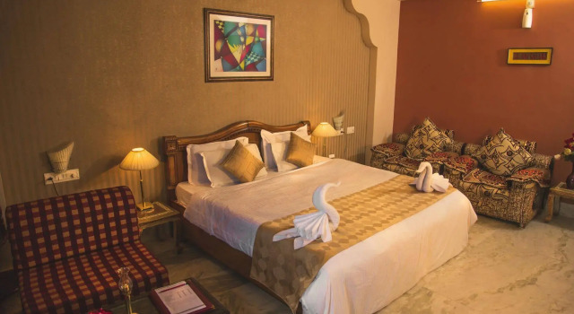Hotel Meenakshi Udaipur, Rezerwuj Hotel Hotele w Rajasthan z parkingiem, Parking