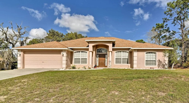 Коттедж Bright Spring Hill Home: 5 Mi to Weeki Wachee Park